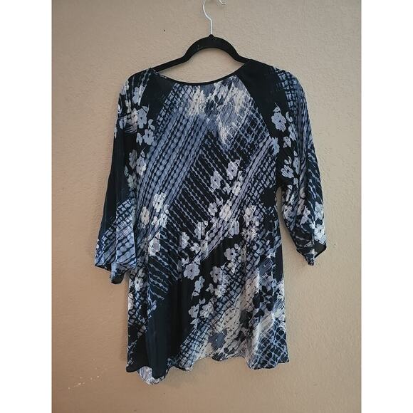 Roaman's Blue Floral Print Keyhole 3/4 Sleeve Tunic Top Womans Plus Size 12W - Picture 2 of 6